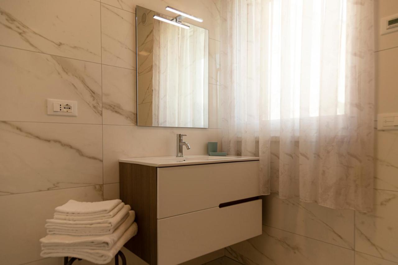 Holiday Apartments Giulia - Blue เปียตรามูราตา ภายนอก รูปภาพ