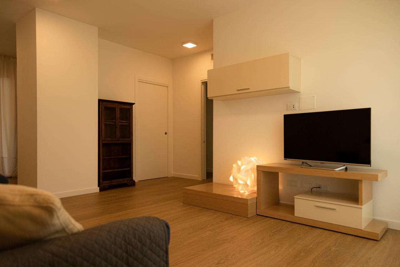 Holiday Apartments Giulia - Blue เปียตรามูราตา ภายนอก รูปภาพ